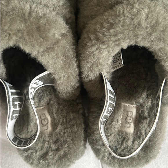 UGGS - Picture 5 of 7